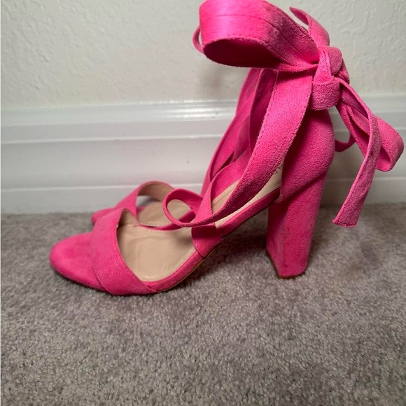 Pink heels - Picture 2 of 3